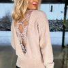 Swetry ifriko | Sweter Fluffy Z Koronkowymi Plecami Bezowy